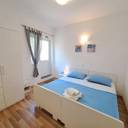 Apartment By The Sea Igrane, Makarska - 21577 Igrane